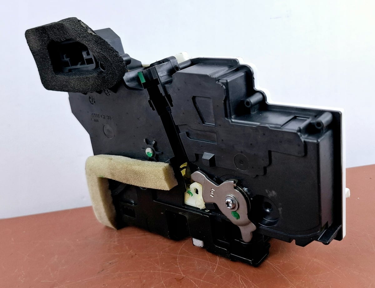 Audi OE Zamek drzwi 85E839015F