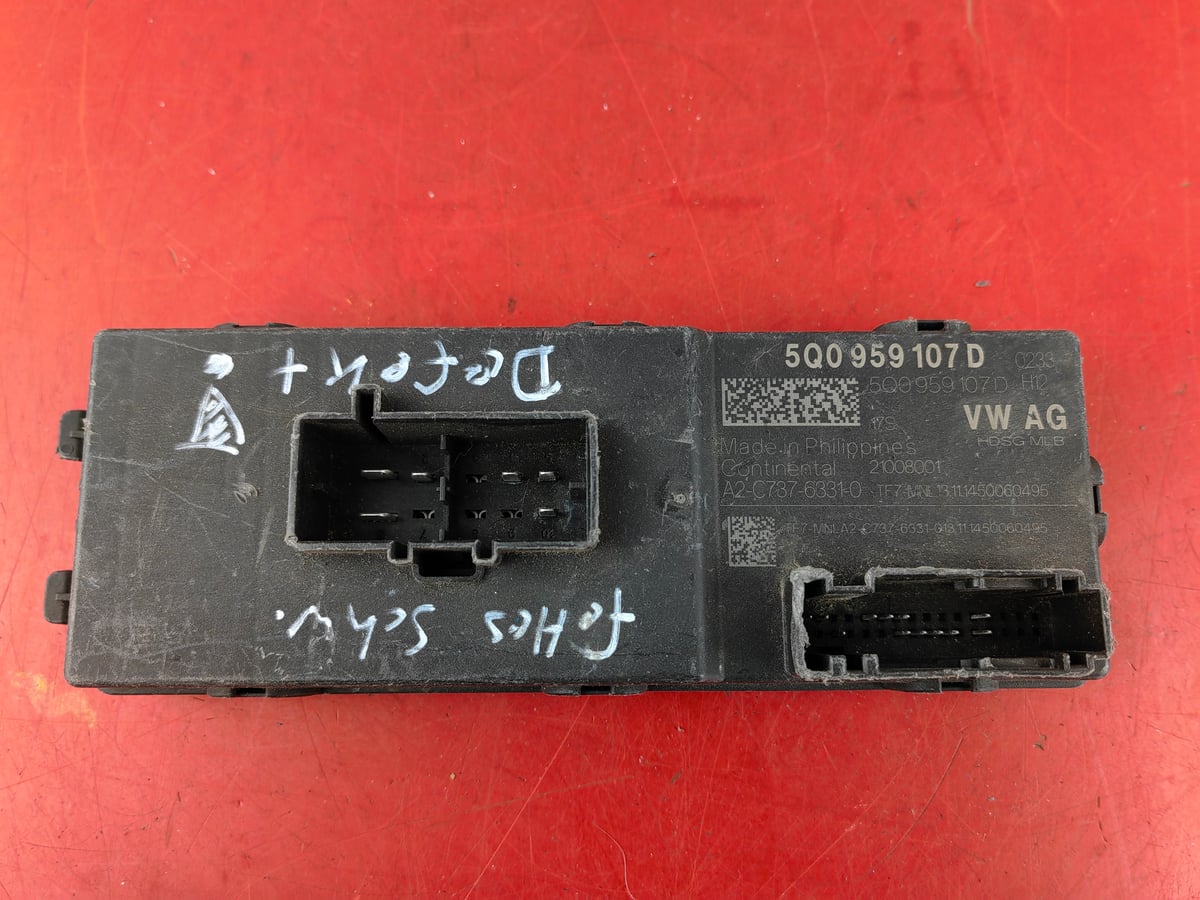 VW Passat Modul Sterownik Bagażnika 5Q0959107D