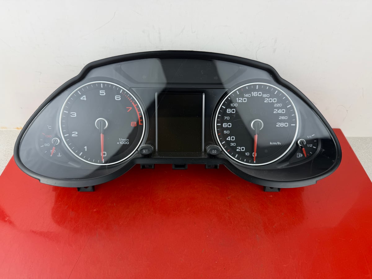 Audi Q5 Licznik / Zegary / Prędkościomierz 8R0920932C