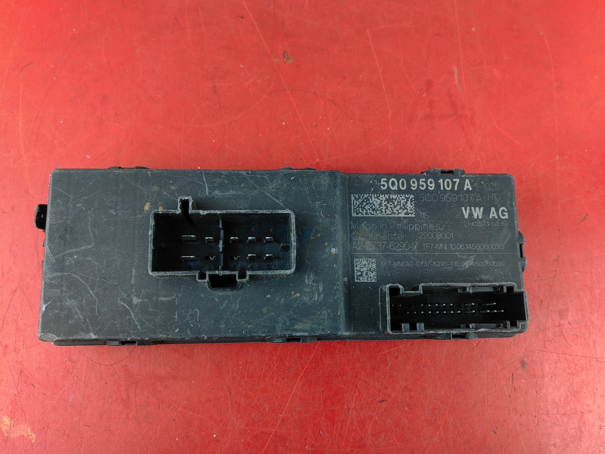 VW Passat Modul Sterownik Bagażnika 5Q0959107A