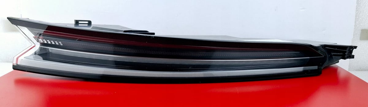 Porsche Taycan LAMPA Tylna Lewa 9J1945307A