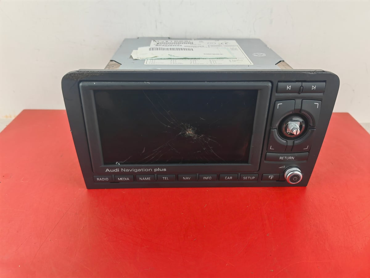 Audi A3 Navigation Plus (RNS-E) 8P0035193J uszkodzony