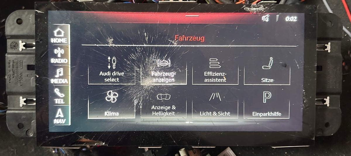Audi A6 A7 Wyświetlacz ekran MMI 4K0919605L Uszkodzony