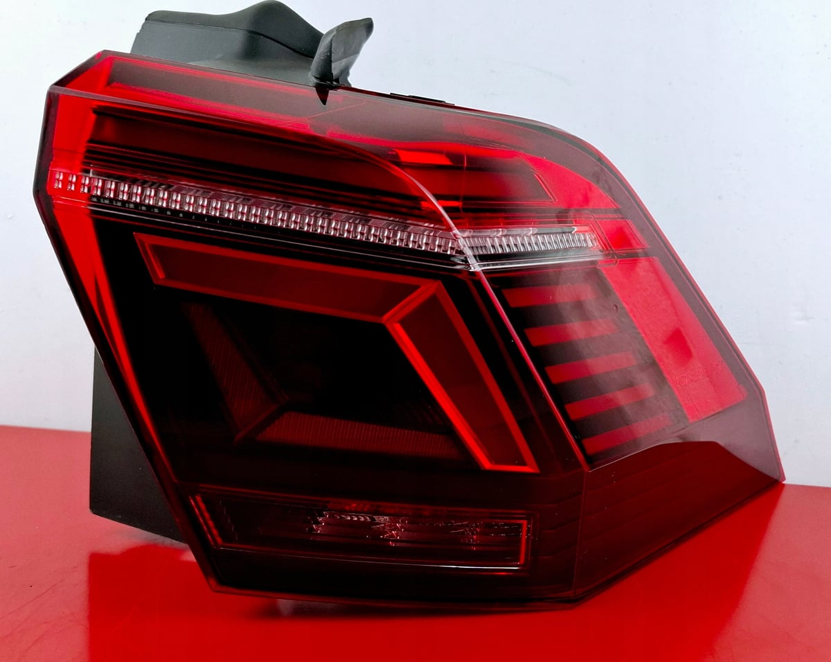 VW Volkswagen TIGUAN II LAMPA TYŁ TYLNA PRAWA IQ.LIGHT 5NA945208J
