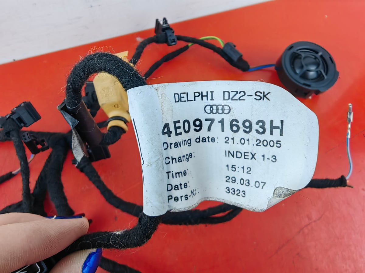 Audi A8 wiązka drzwi prawych tył 4E0971693H