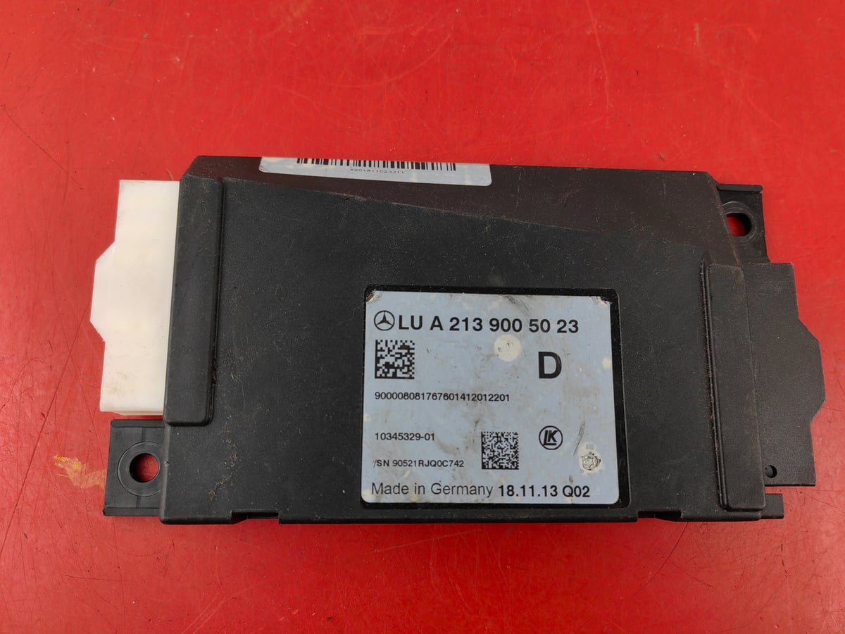 Mercedes W213 Moduł stacyjki / sterownik zapłonu A2139005023