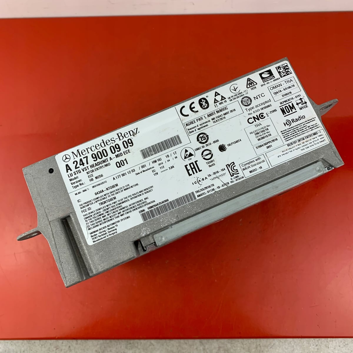 Mercedes-Benz OE W247 Panel radia A2479000909 Uszkodzony