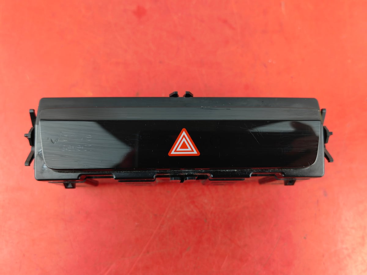 Audi Q4 Włącznik świateł awaryjnych 85E925301F (2)