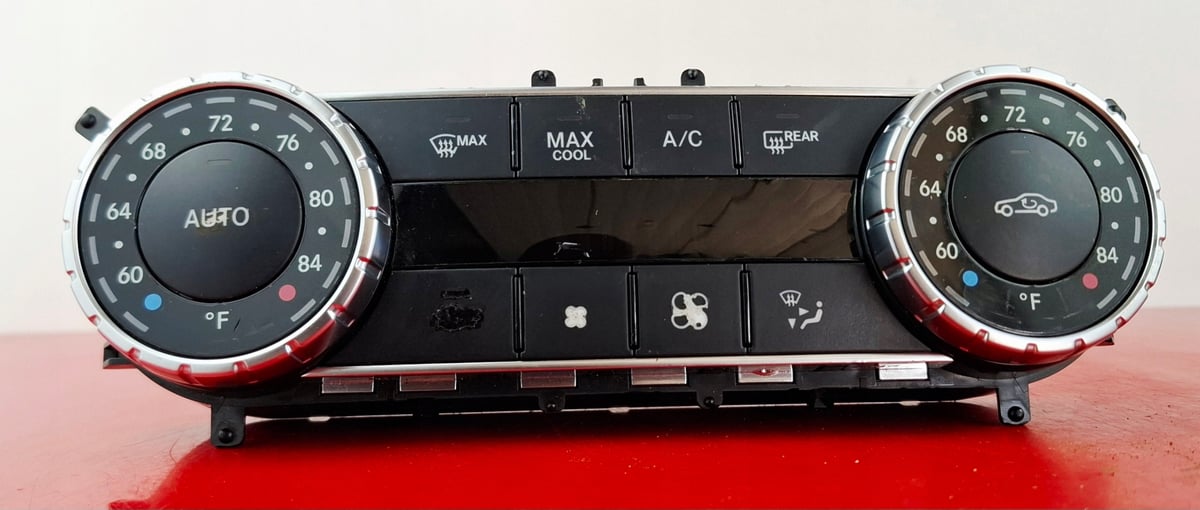 Mercedes-Benz C W205 Panel klimatyzacji A2049007715