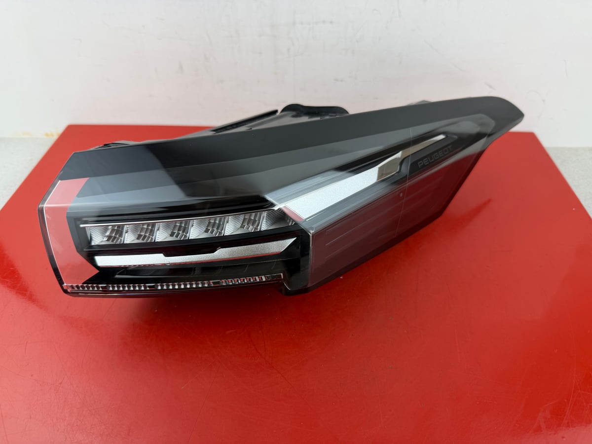 PEUGEOT 308 III SW 2023 Lampa tylna prawa LED 9836299280