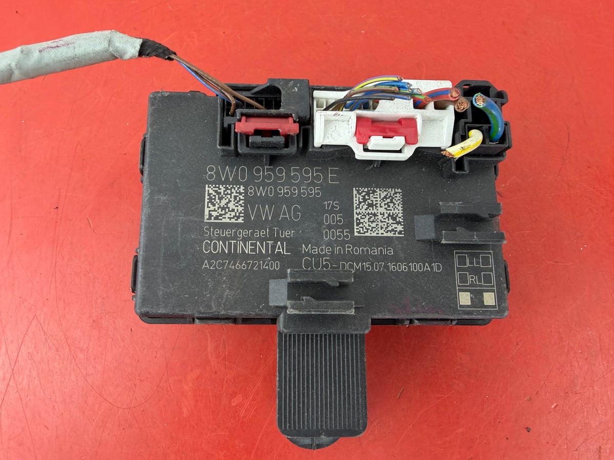 Audi A4 B9 Moduł / Sterownik drzwi 8W0959595E