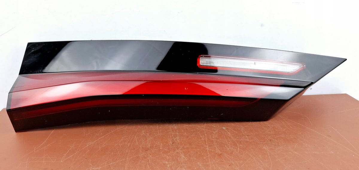 BMW X1 U11 Lampa Lewa Tylna w klape UK 9465599