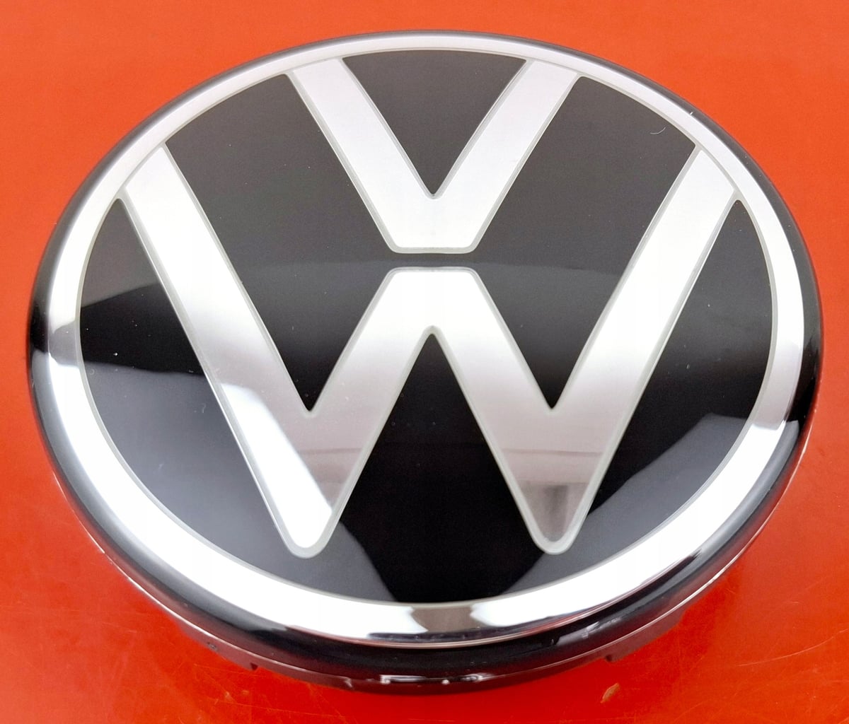VW Volkswagen TAYRON Emblemat Logo Znaczek tylnej klapy LED 57L945307