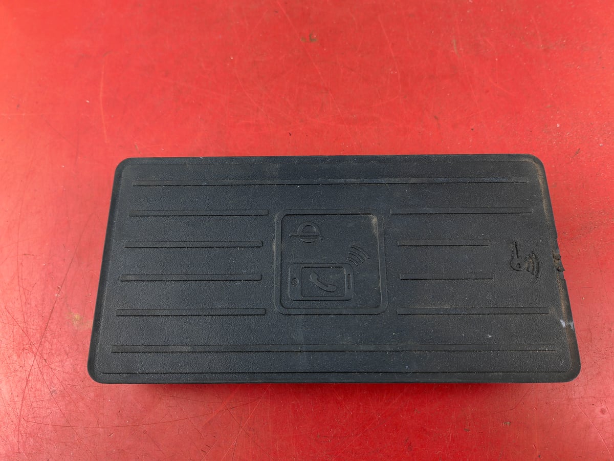Audi A6 Ładowarka indukcyjna 4K0035502B (6)