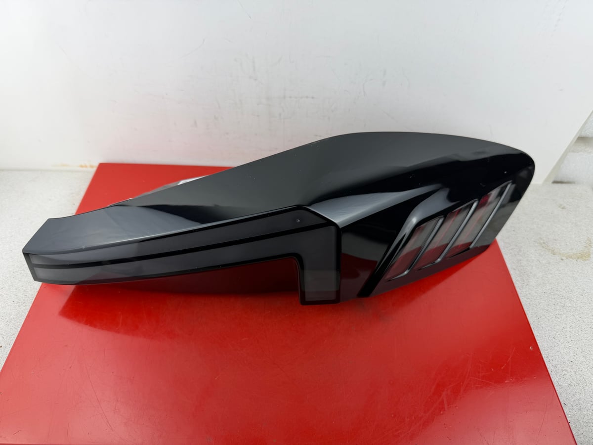 Bmw XM G09 lampa tyłna prawa 9879756