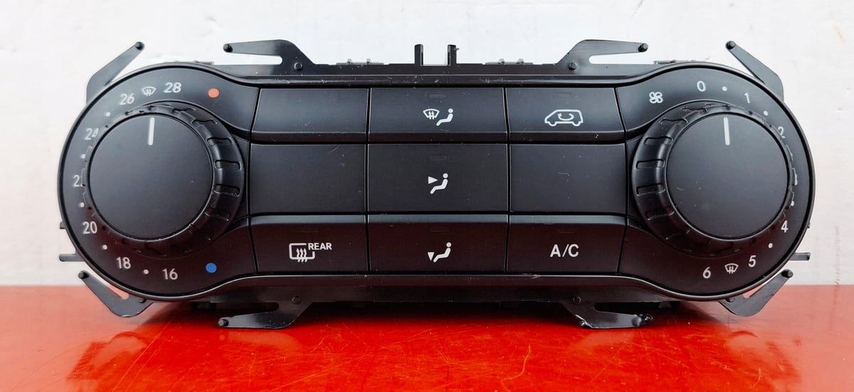 Mercedes-Benz Panel klimatyzacji / sterowania ogrzewaniem A4479003418