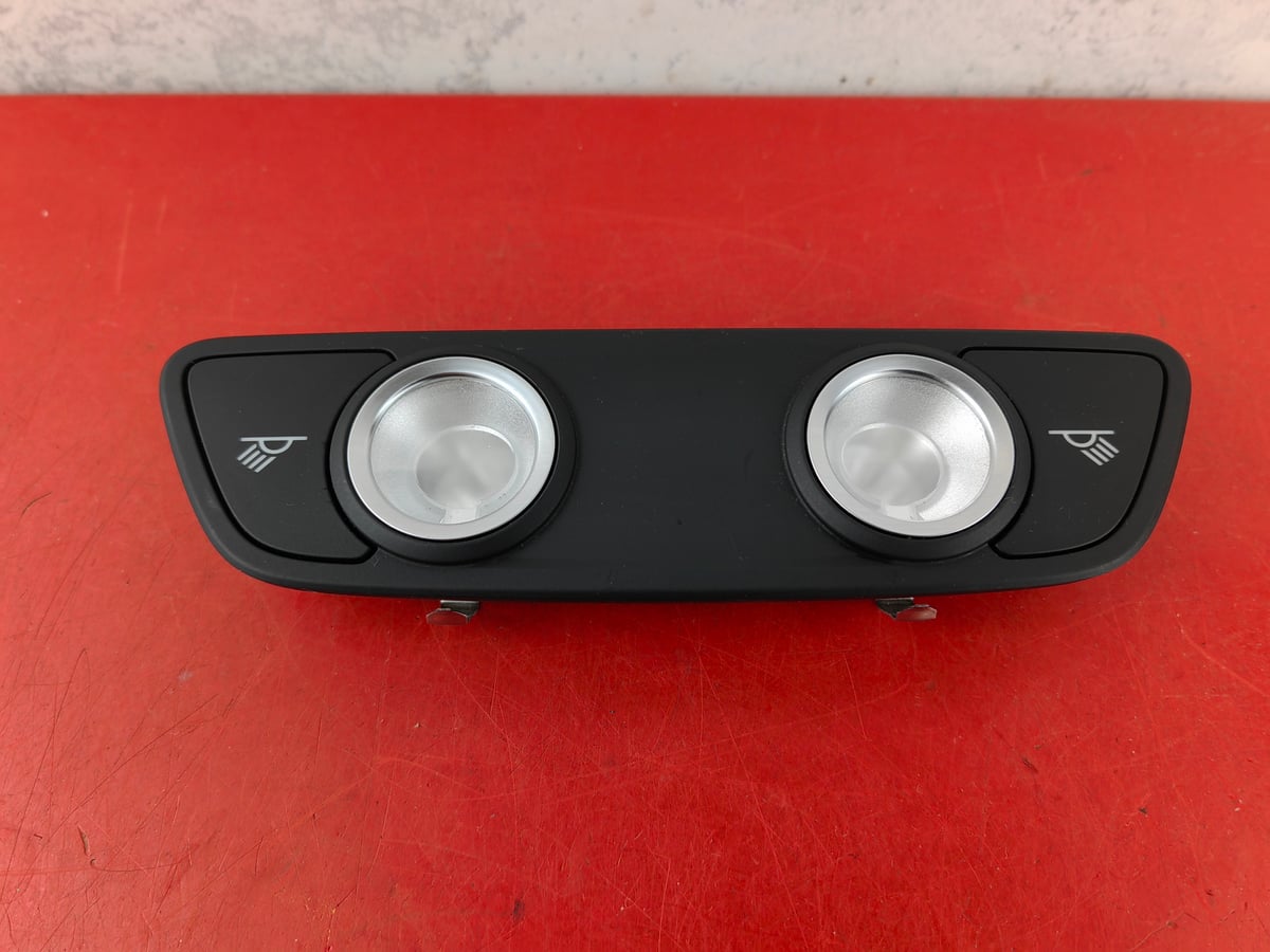 AUDI Q7 LAMPKA PODSUFITKI 4M0947111 id 2608172