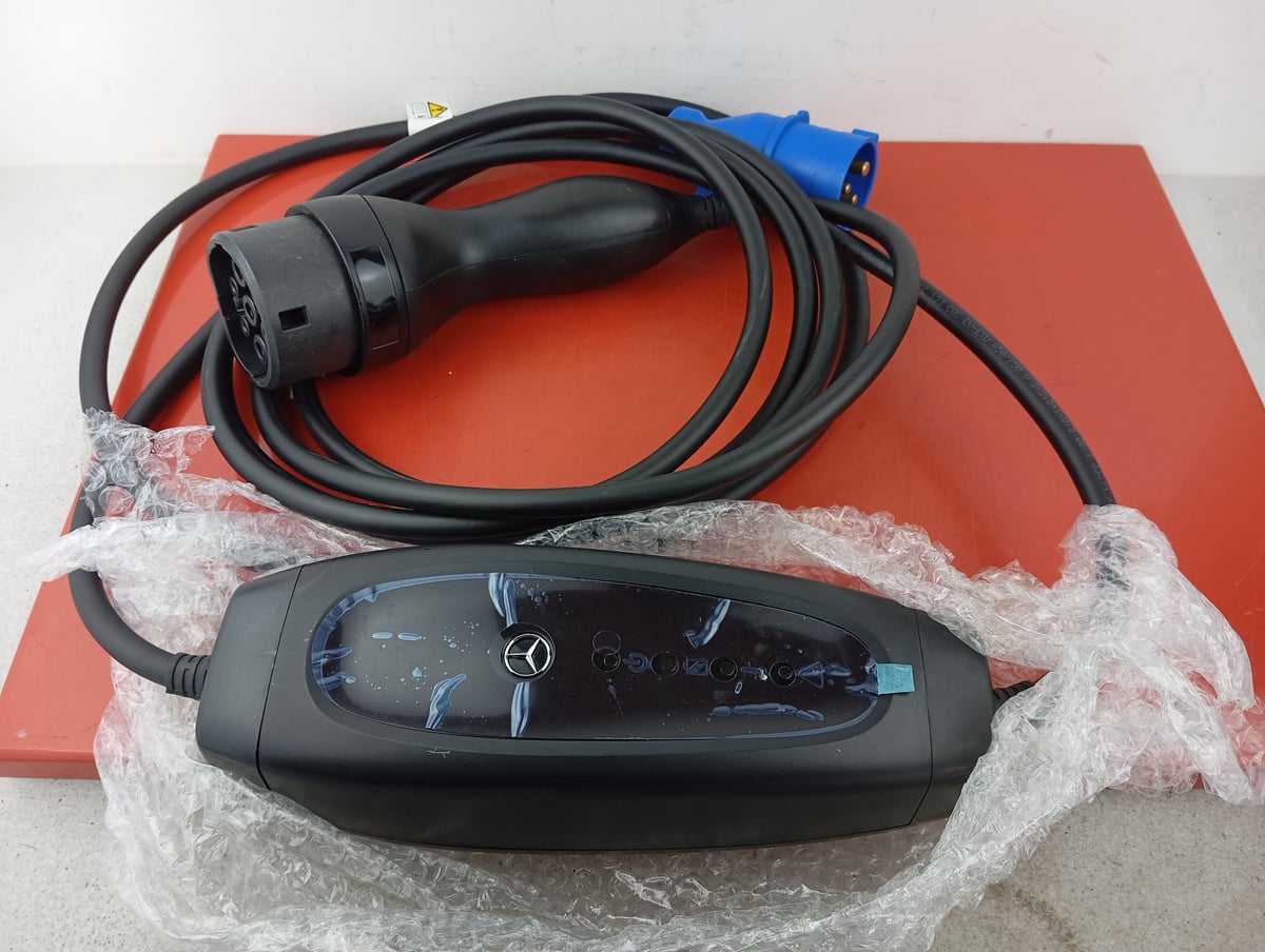 Mercedes-Benz OE ELEKTRYK / HYBRYDA Kabel Przewód ładowania A0005836604 T3