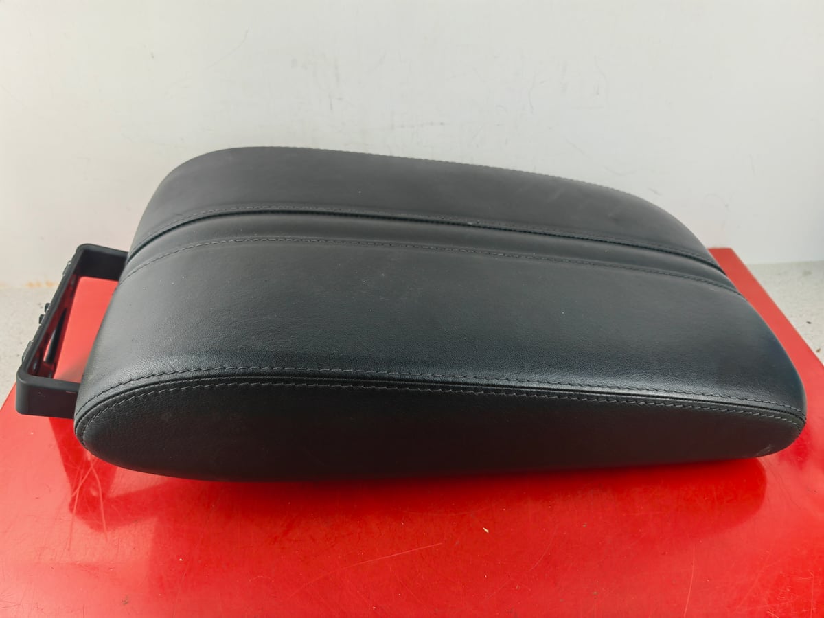 Audi A8 Podłokietnik 4E0864205