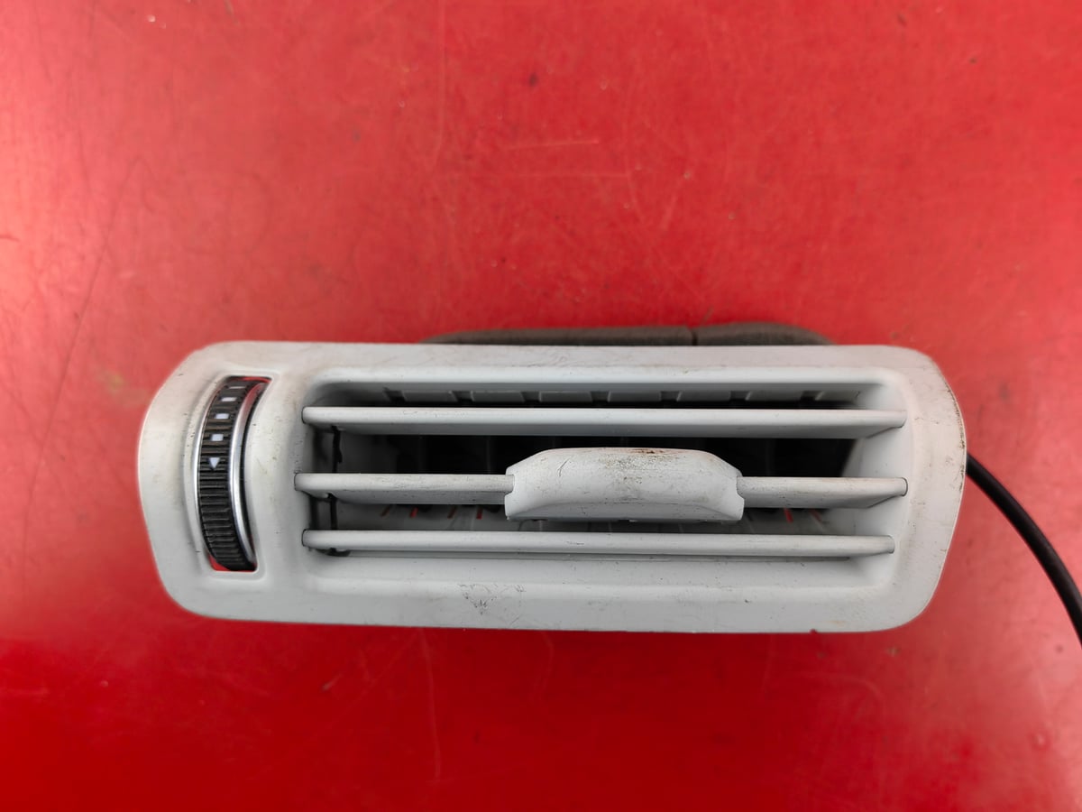 Audi Q7 Kratka nawiewu 4N0819209 ID 2608121