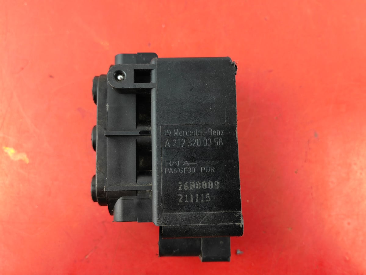 Mercedes-Benz Rozdzielacz block zawór A2123200358