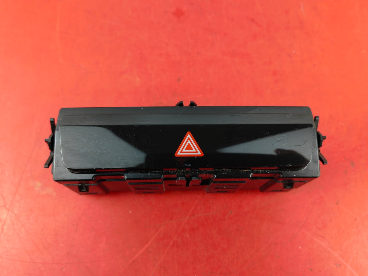 Audi Q4 Włącznik świateł awaryjnych 85E925301AB (1)