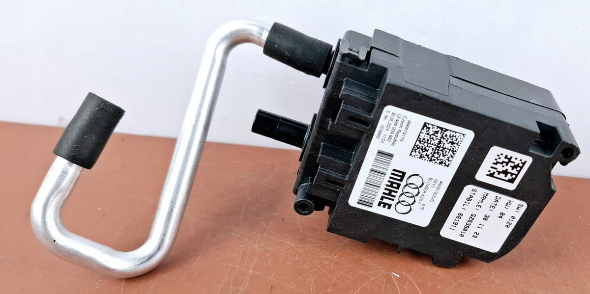 Audi A6 S6 RS6 ATOMIZER ZAPACHOWY DOZOWNIK PERFUM 4N0819254D