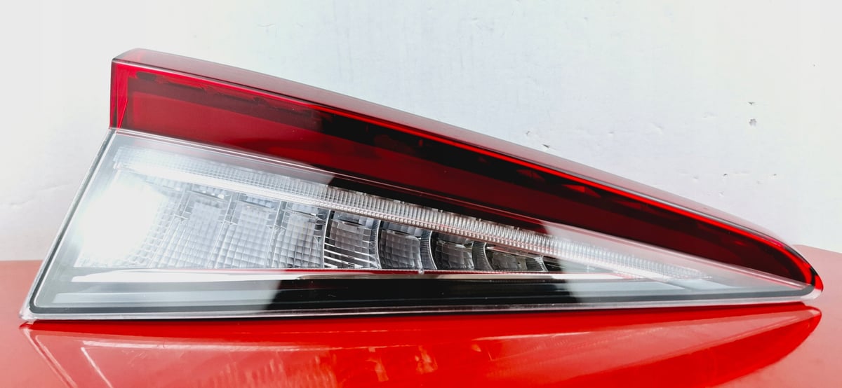 Skoda Enyaq IV Lampa Tylna Lewa w kłapę 5LG945307E