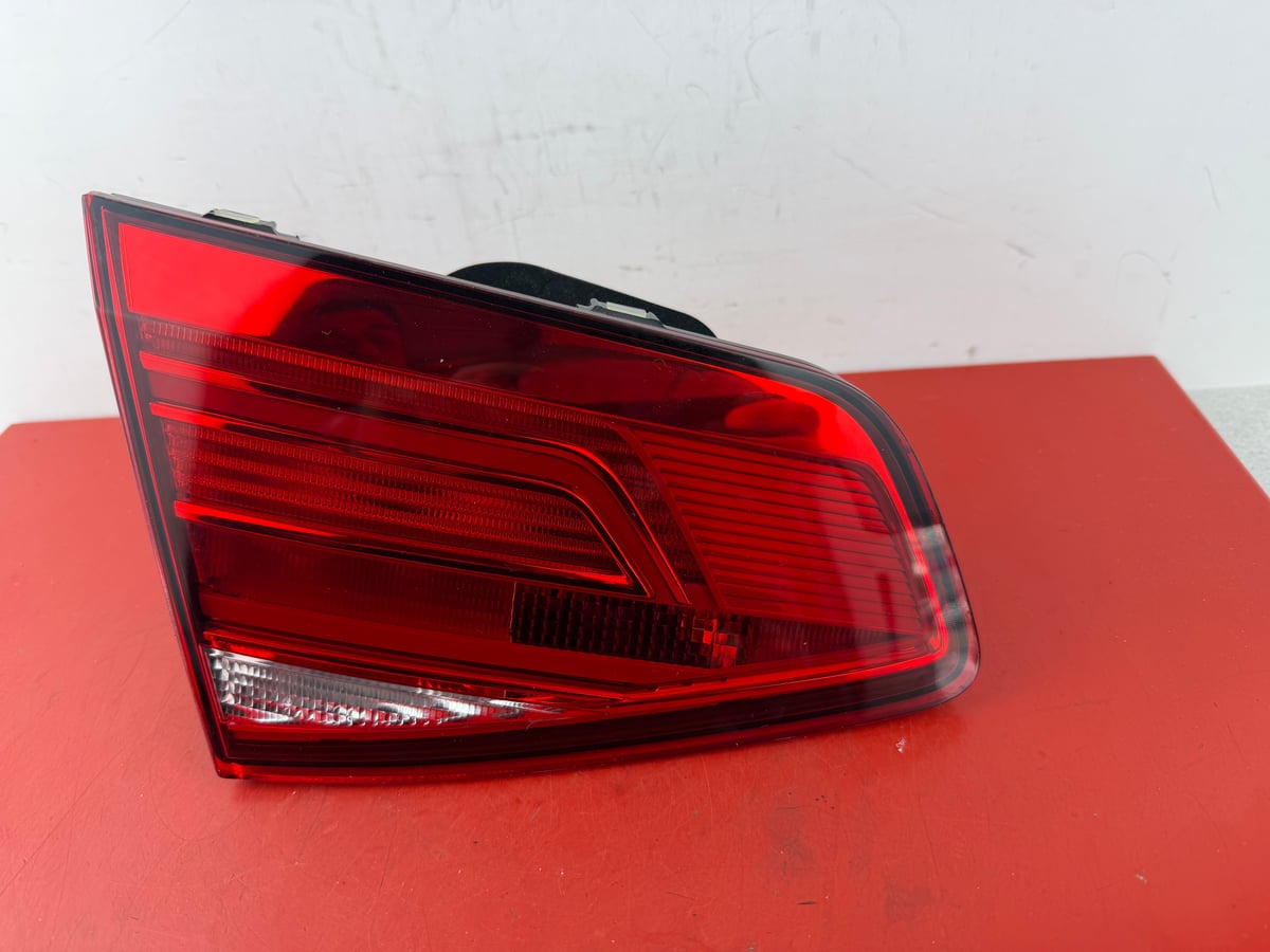 Volkswagen Passat B8 Sedan Lampa Tylna  Bagażnika Lewa 3G5945093C id250612