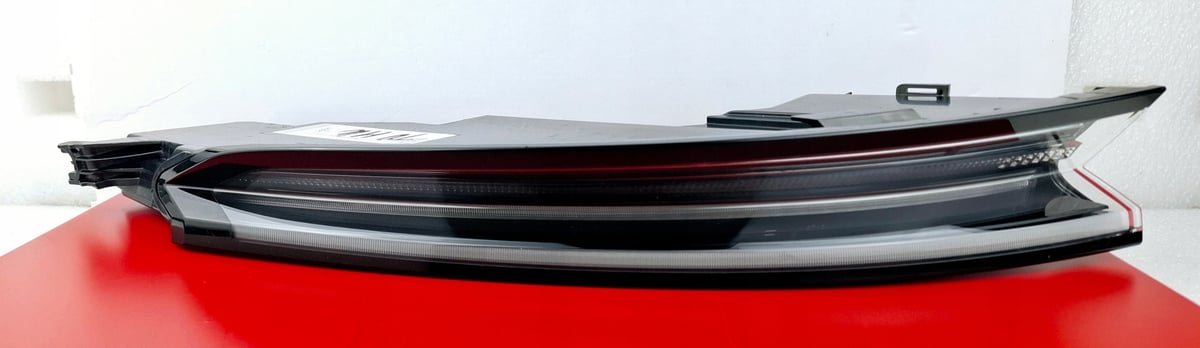 Porsche Taycan LAMPA Tylna Prawa LED 9JA945096A