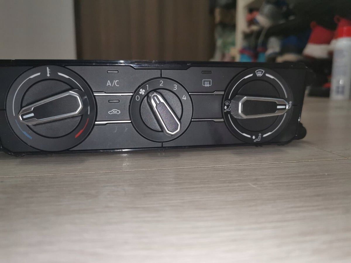 Panel klimatyzacji Volkswagen 2G1820045T