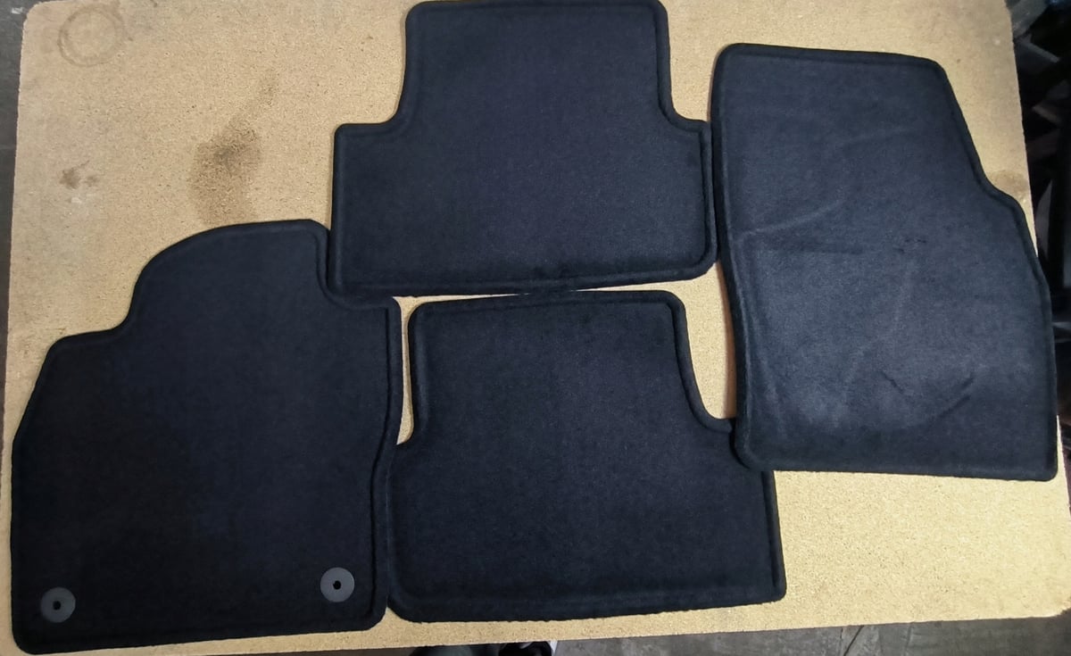 SEAT Arona Zestaw dywaników welurowych 4 szt. 6F1061675A Nowe
