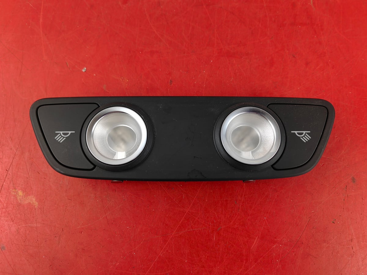 Audi Q7 Lampa podsufitki tył 4M0947111 ID 2607287