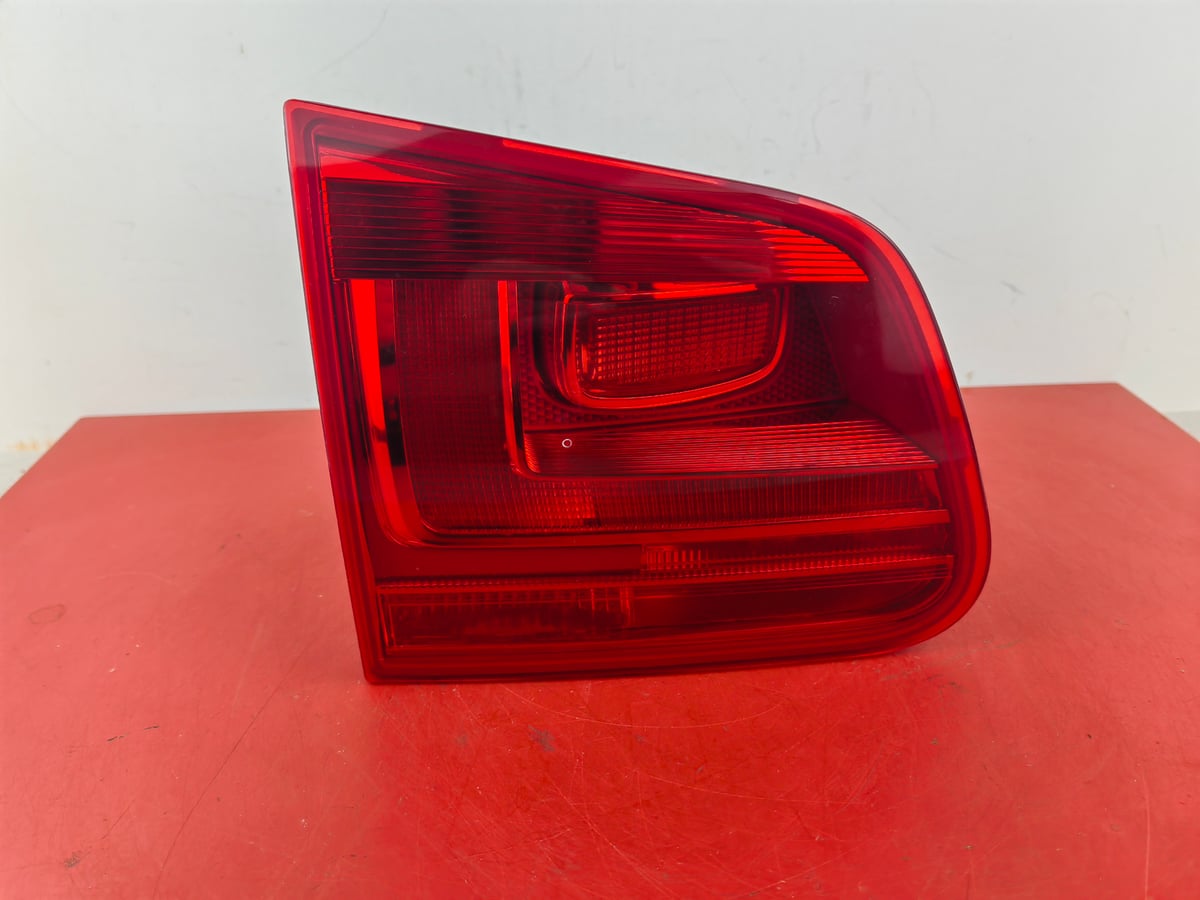 Volkswagen Tiguan Lampa tylna lewa 5N0945093G ID 2606222