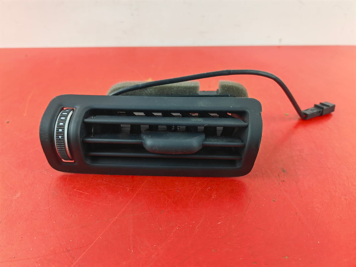 Audi A8 Kratka nawiewu powietrza 4N0819209