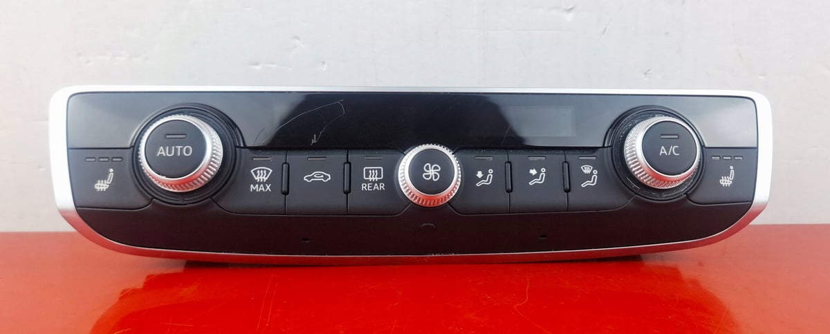Audi Q3 Panel klimatyzacji 83A820043S