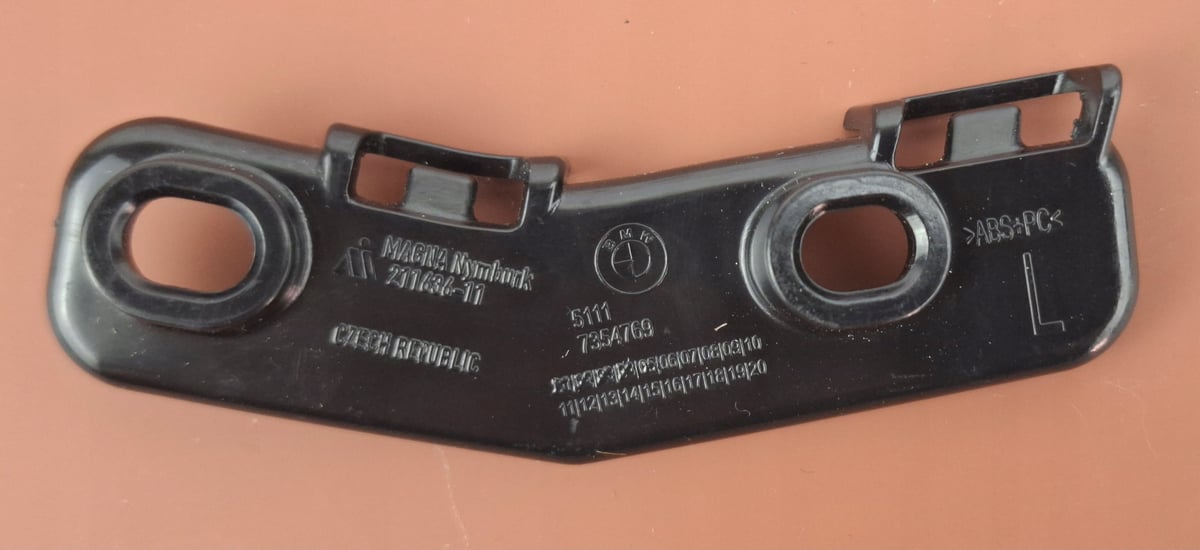 BMW X1 F48 F48N Mocowanie / Ślizg zderzaka Lewy Przód 7354769