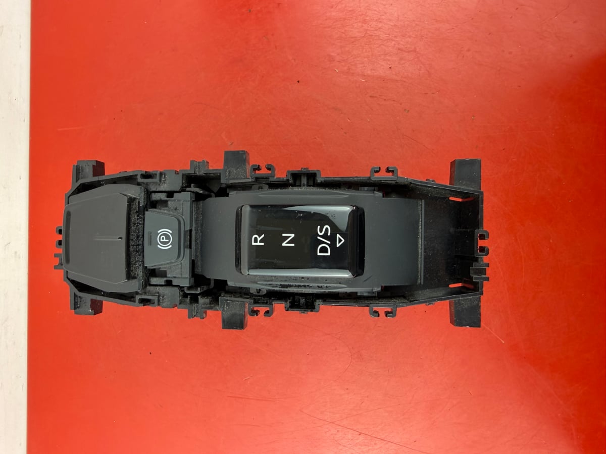 Audi OE Przełącznik zmiany biegów 8B3713059J