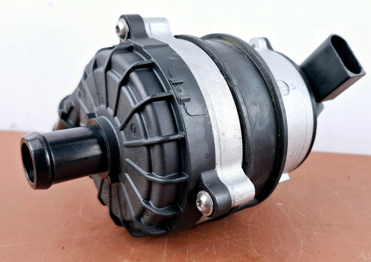 Audi OE Pompa wody 8B3965567