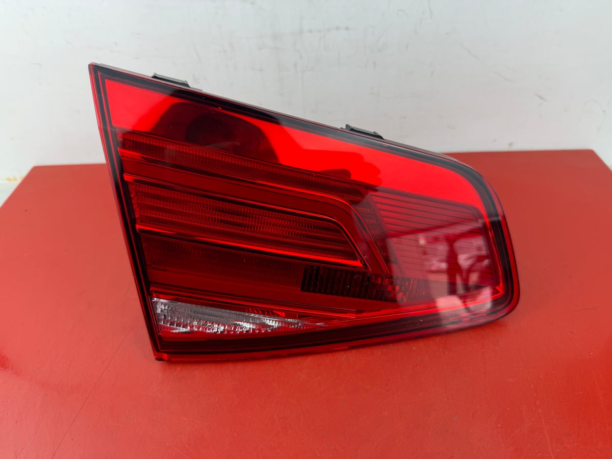 VW Volkswagen PASSAT B8 Sedan Lampa Lewa Tylna w klapę 3G5945093B ID2605211