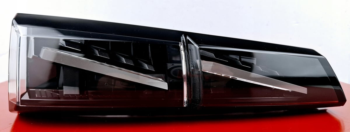 PEUGEOT 308 III Lampa Tylna Lewa w klapę 9836300480