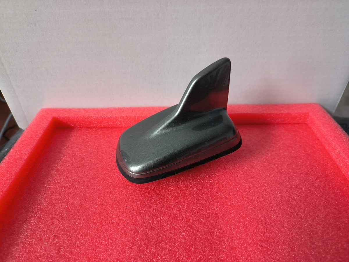 Audi OE Antena dachowa GPS 4N0035503AP Kolor Szary X7H