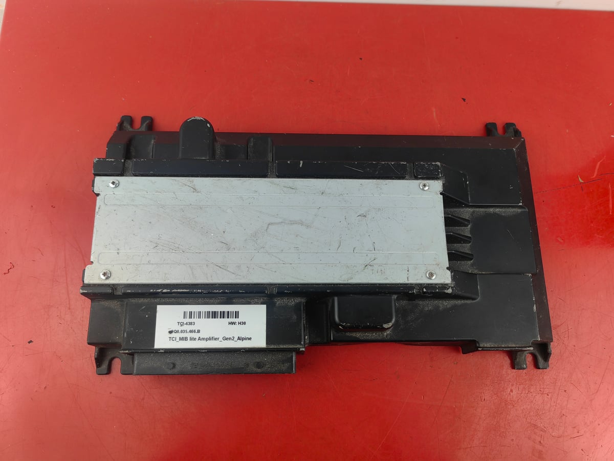 Volkswagen Passat B8 Wzmacniacz radio 3Q0035466B uszkodzony