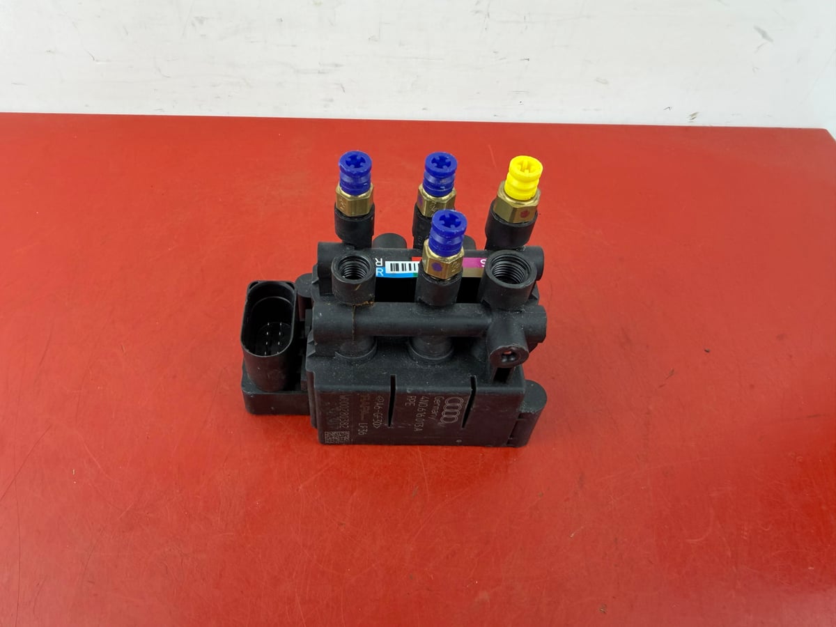 Blok zaworowy kompresora zawieszenia AUDI OE 4N0616013A