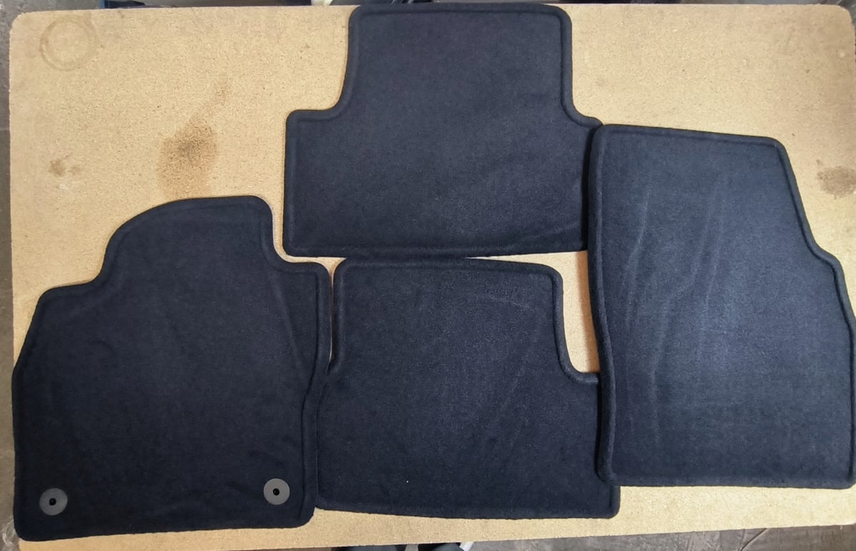 SEAT Ibiza Zestaw dywaników welurowych 4 szt. 6F1061675D Nowe