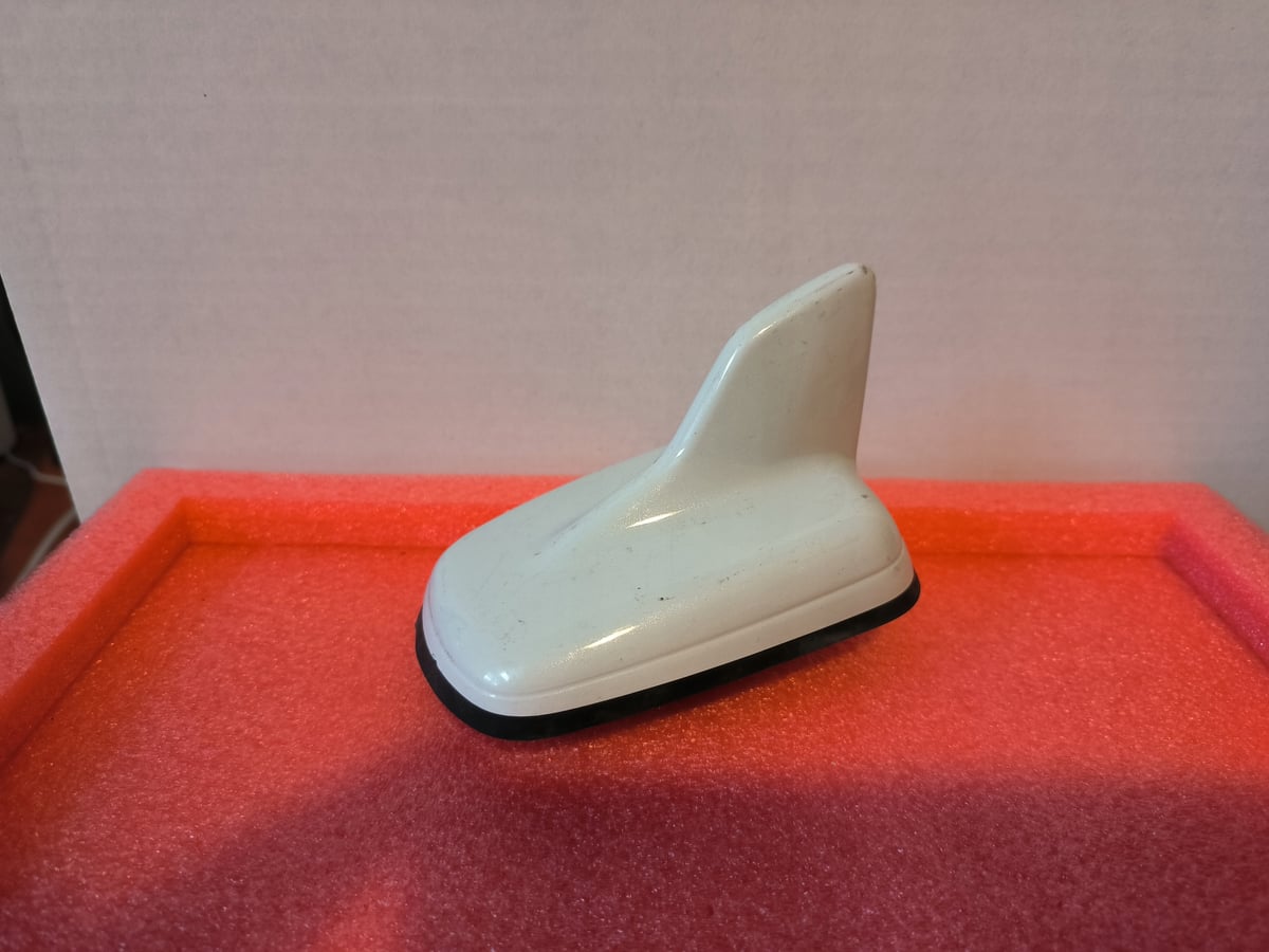 Audi OE Antena dachowa GPS 4N0035503N Kolor Biały S9R