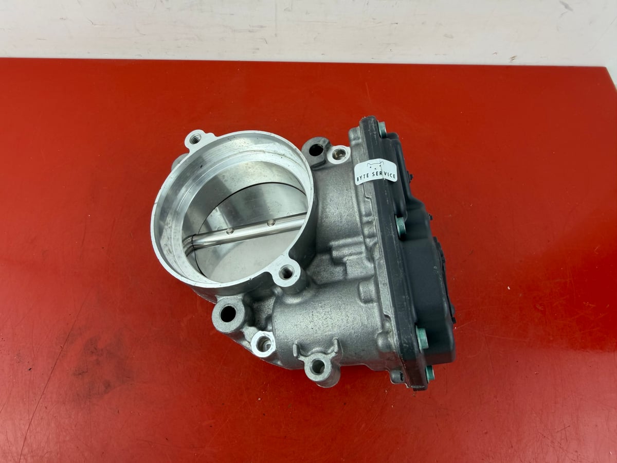 BMW 5 G30 B58 Przepustnica powietrza 8667415
