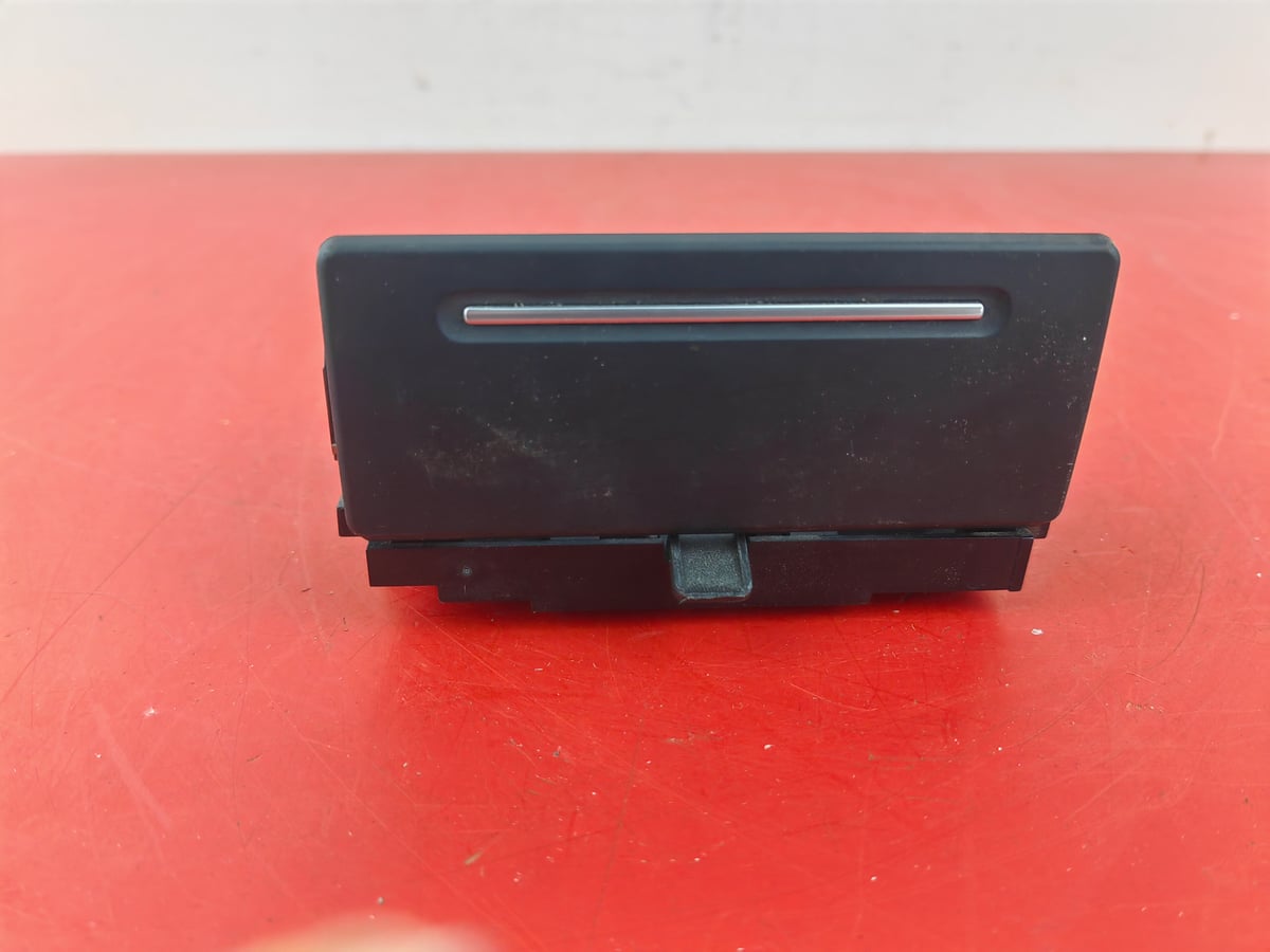 Audi A8 tylna prawa popielniczka 4E0857406