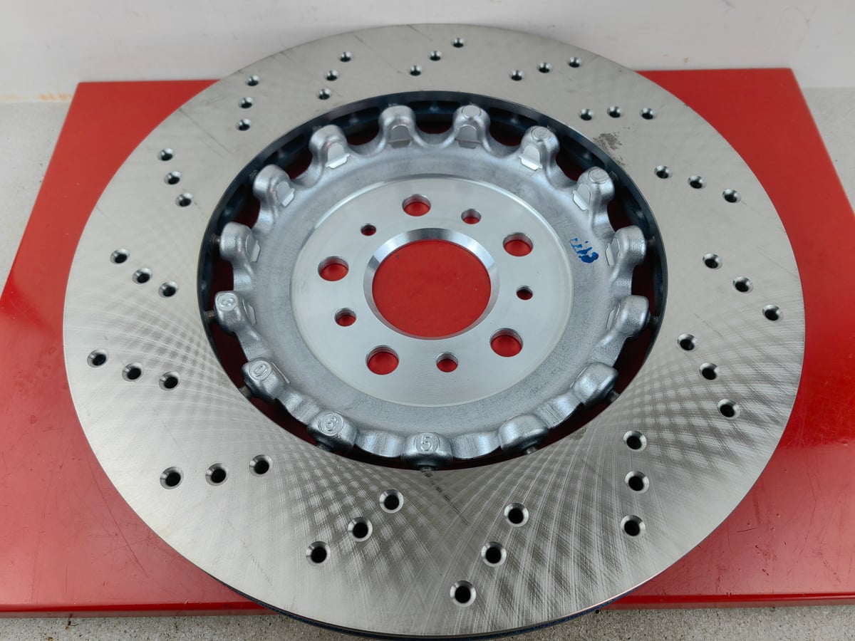 BMW M3 G80 Tarcza hamulcowa nawiercana Prawa 34207889664 7889664