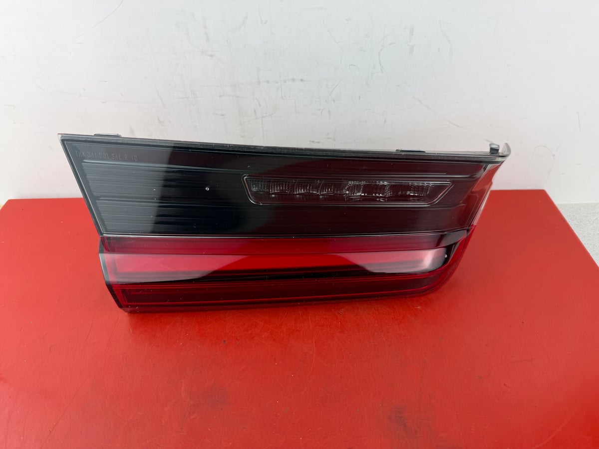 BMW 3' G20 Lampa tylna Lewa w klapę USA 7495089